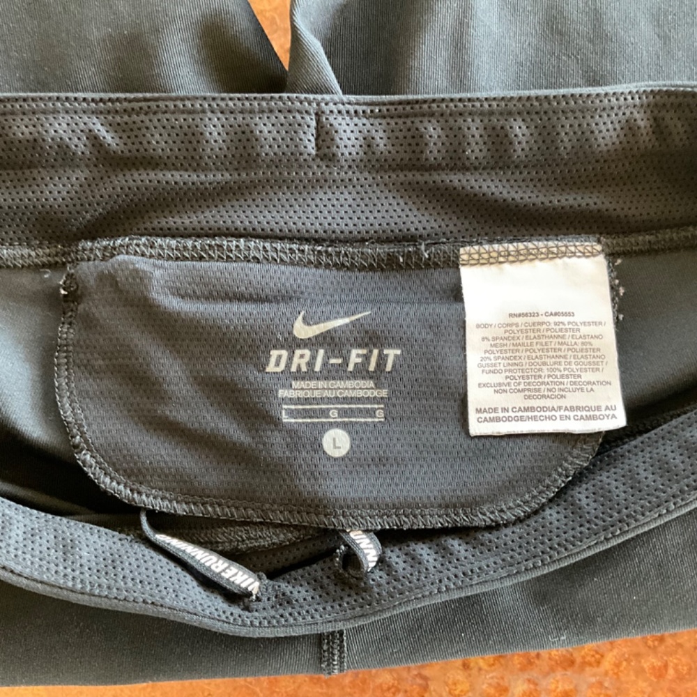 Nike Dri-Fit Crop Leggings. Black. Size M - Picture 5 of 5